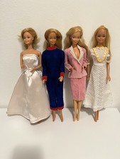 Barbie lotto vestiti usato  Sansepolcro