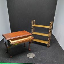 Librería y mesa auxiliar miniatura para muebles para casa de muñecas *2 artículos* segunda mano  Embacar hacia Mexico