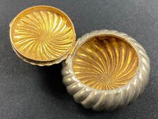 Silver metal pill d'occasion  Expédié en Belgium