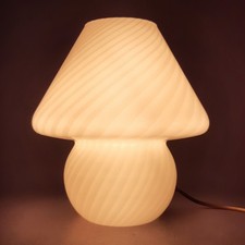 Lampada tavolo fungo usato  Inverigo