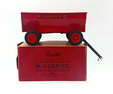 Trailer trator vintage McCormick modelo plástico vermelho na caixa original comprar usado  Enviando para Brazil