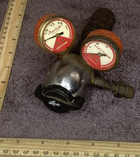 Antigo regulador de gás comprimido Linde R-413 medidores Prest-O-Lite acetileno fabricado nos EUA comprar usado Antigo regulador de gás comprimido Linde R-413 medidores Prest-O-Lite acetileno fabricado nos EUA comprar usado  Enviando para Brazil