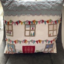 Pretty cushion vgc for sale  WITHAM