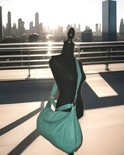 Bolsa dobrável Onna Ehrlich couro turquesa/azul-petróleo grande hobo 19x11x5, usado comprar usado  Enviando para Brazil