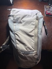Pacote de hidratação CamelBak Rogue – Mochila de água com tubo – Preta comprar usado Pacote de hidratação CamelBak Rogue – Mochila de água com tubo – Preta comprar usado  Enviando para Brazil