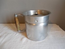 Pot vintage aluminium d'occasion  Saint-Sébastien-de-Morsent