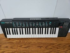 Teclado eletrônico portátil Yamaha PSR-75 49 teclas alimentado por bateria FUNCIONA TESTADO comprar usado  Enviando para Brazil
