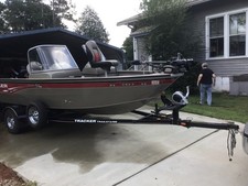 Selling tracker bass for sale  Roanoke