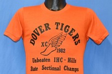 Camiseta vintage anos 80 DOVER TIGERS JERSEY 1982 TRACK FIELD STATE CHAMPS PEQUENA P comprar usado  Enviando para Brazil