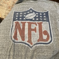 Camiseta masculina cinza vestuário de equipe da NFL tamanho S equipamento oficial de futebol mercadoria comprar usado  Enviando para Brazil