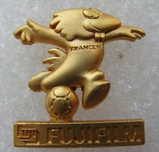 Pin football mascotte d'occasion  Pacy-sur-Eure