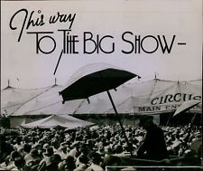 Foto original GA64 THIS WAY TO THE BIG SHOW barraca de circo vintage entrada multidão, usado comprar usado  Enviando para Brazil