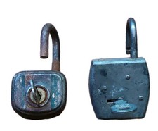 Lot anciens cadenas d'occasion  Soyaux