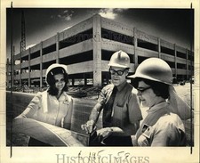 1973 Press Photo Santa Rosa Center super e funcionários médicos no local de trabalho, TX comprar usado  Enviando para Brazil