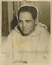 1951 Press Photo Reverend Fr. Gilbert V. Hartke, Departamento de Drama da Universidade Católica comprar usado  Enviando para Brazil