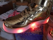 Tênis dourado? Sapatos com iluminação LED infantil cano alto 11,5 NOVO comprar usado  Enviando para Brazil