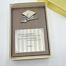 Placa de formatura madeira contemporânea Inc. pendurada na parede com ditos 6"x4" comprar usado  Enviando para Brazil
