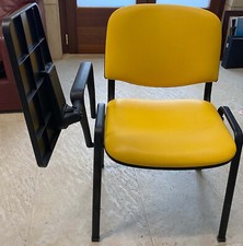 Sedia imbottita gialla usato  Fasano