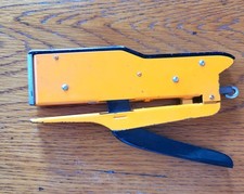 Agrafeuse zenith orange d'occasion Agrafeuse zenith orange d'occasion  Grasse