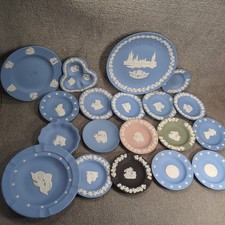 Lote de 19 pratos de jasperware todos os tamanhos diferentes, verde azul rosa preto  comprar usado  Enviando para Brazil
