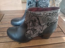 Stivaletto donna desigual usato  Italia