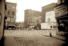 Foto negativa década de 1950 cena de rua carro roupas LOJA publicidade Rochester NY, usado comprar usado  Enviando para Brazil