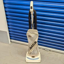 Oreck upright vacuum for sale  LONDON
