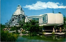 Cartão postal vintage Anaheim CA Disneyland todo em plástico House of the Future comprar usado  Enviando para Brazil