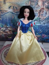 Barbie blanche neige d'occasion  Saint-Pierre-du-Mont