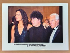 GIORGIO ARMANI CON NIPOTE E PEDRO ALMODOVAR FOTOGRAFIA AGENZIA DI STAMPA BILBAO comprar usado  Enviando para Brazil