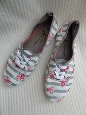 Grey white pink for sale  MARTOCK