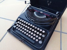 Macchina scrivere olivetti usato  Fisciano