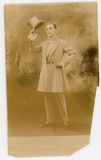 Photo homme salue d'occasion  Avignon