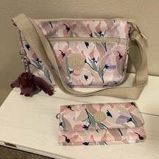 25 purses bags wallet for sale 25 purses bags wallet for sale Simi Valley