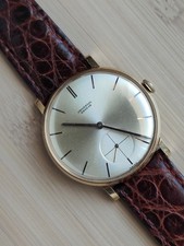Orologio vintage universal usato  Casapesenna