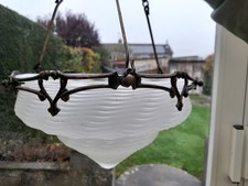 Impressionante abajur de vidro prensado e fosco com suportes de metal c1920s. comprar usado Impressionante abajur de vidro prensado e fosco com suportes de metal c1920s. comprar usado  Enviando para Brazil