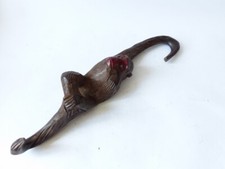 Wooden carved monkey d'occasion  Expédié en Belgium
