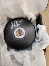 Disco de hóquei autografado Kirby Dach Chicago Blackhawks 1º SCP gol FÃ 46842 comprar usado Disco de hóquei autografado Kirby Dach Chicago Blackhawks 1º SCP gol FÃ 46842 comprar usado  Enviando para Brazil