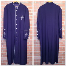 Purple clergy vestment d'occasion  Expédié en Belgium
