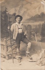 Cartolina fotografica giovane usato  Italia
