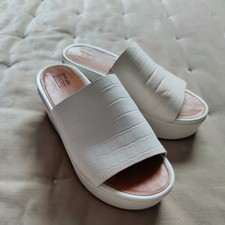 Fitflop eloise cream for sale Fitflop eloise cream for sale  WESTON-SUPER-MARE