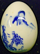 Oeuf porcelaine peinte d'occasion  Équeurdreville-Hainneville