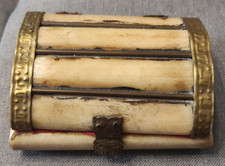 ANTICO COFANETTO PORTAGIOIE IN OSSO ED OTTONE STILE ORIENTALE - VINTAGE comprar usado  Enviando para Brazil