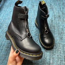 Usado, Botas femininas Dr Martens 1460 Pascal de couro com zíper frontal preto tamanho 5 comprar usado Usado, Botas femininas Dr Martens 1460 Pascal de couro com zíper frontal preto tamanho 5 comprar usado  Enviando para Brazil