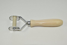 Art.8 tagliapasta dentato usato  Roma