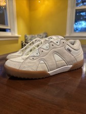 és shoes one for sale  Saint Louis