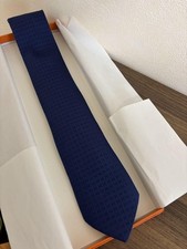 Hermes cravate faconnee d'occasion  Expédié en Belgium