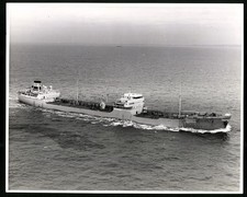 Fotografia nave cisterna usato  Spedire a Italy