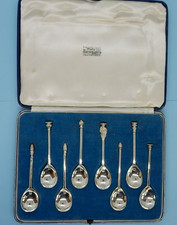 Conjunto na caixa de 8 colheres de chá ESTILO MEDIEVAL prata maciça OURIVES Londres 1936/7 comprar usado Conjunto na caixa de 8 colheres de chá ESTILO MEDIEVAL prata maciça OURIVES Londres 1936/7 comprar usado  Enviando para Brazil