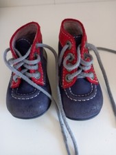Chaussures bleu rouge d'occasion  Vouillé